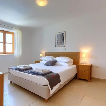Villa Stuartma Donje Baredine
